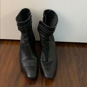 Nine West black heal leather ankle boot size 7